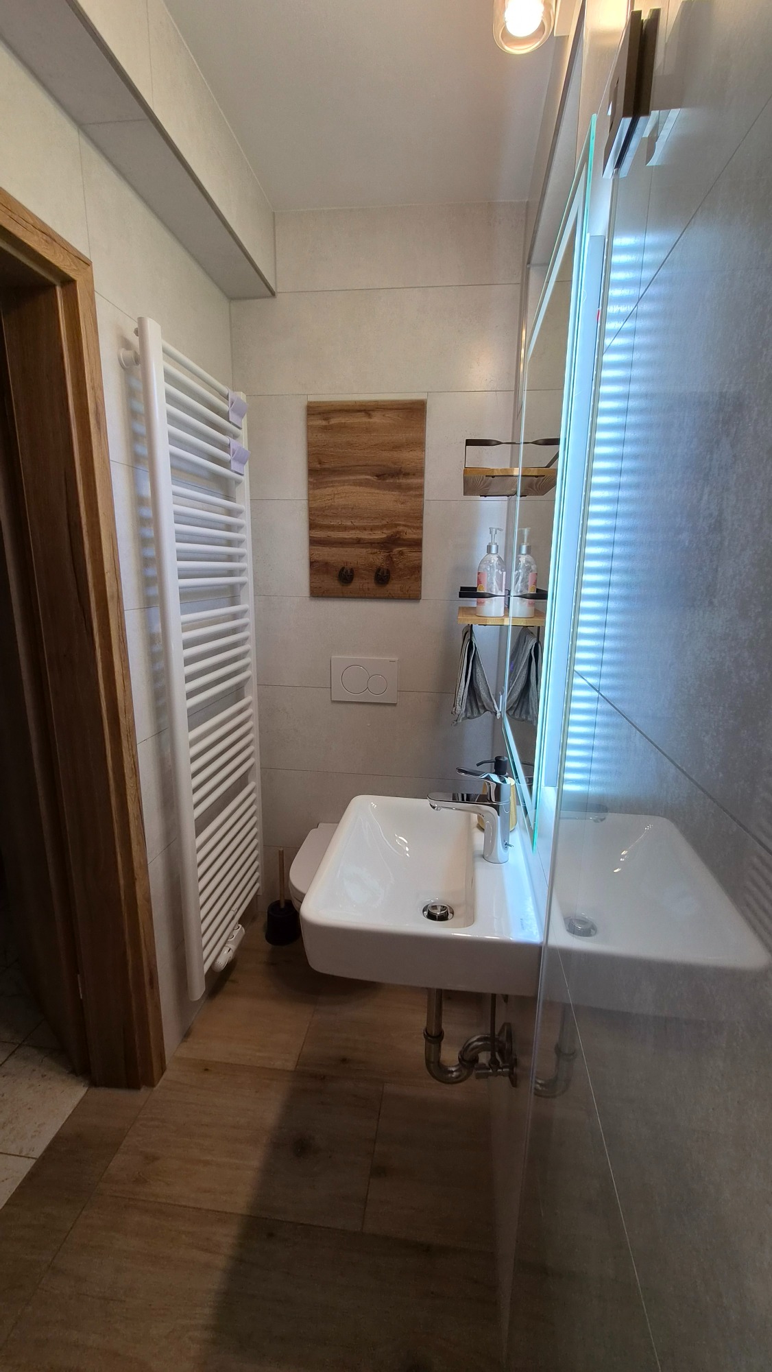 Modernes Duschbad